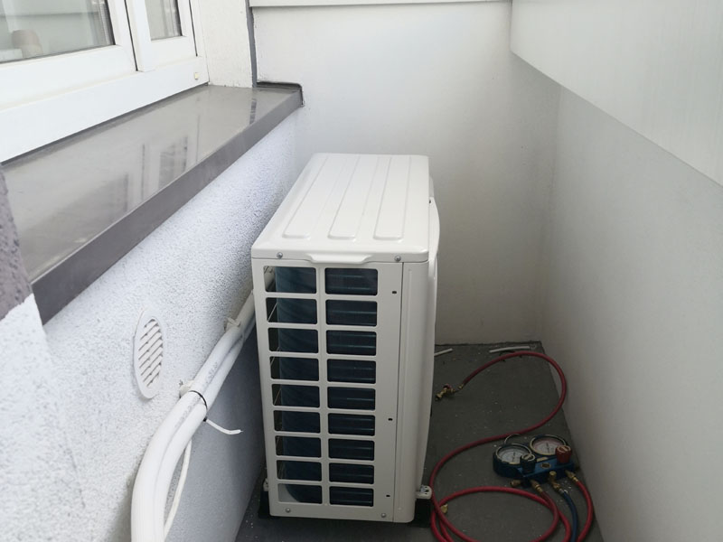 Klimatyzator na balkonie - Olesno