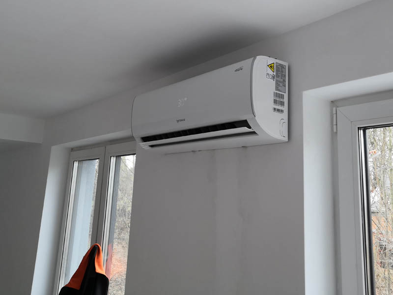 Jednostka wewnętrzna klimatyzatora w domu